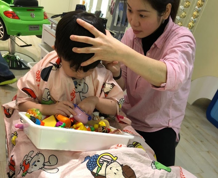 兒童剪髮沙龍照片 1