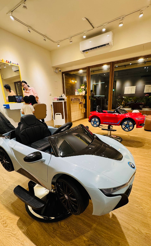 兒童剪髮沙龍照片 4