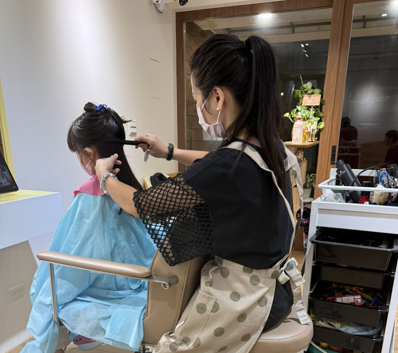 兒童剪髮沙龍照片 6